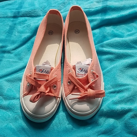 Slip On Canvas Shoes, Sz 8 - Picture 3 of 6